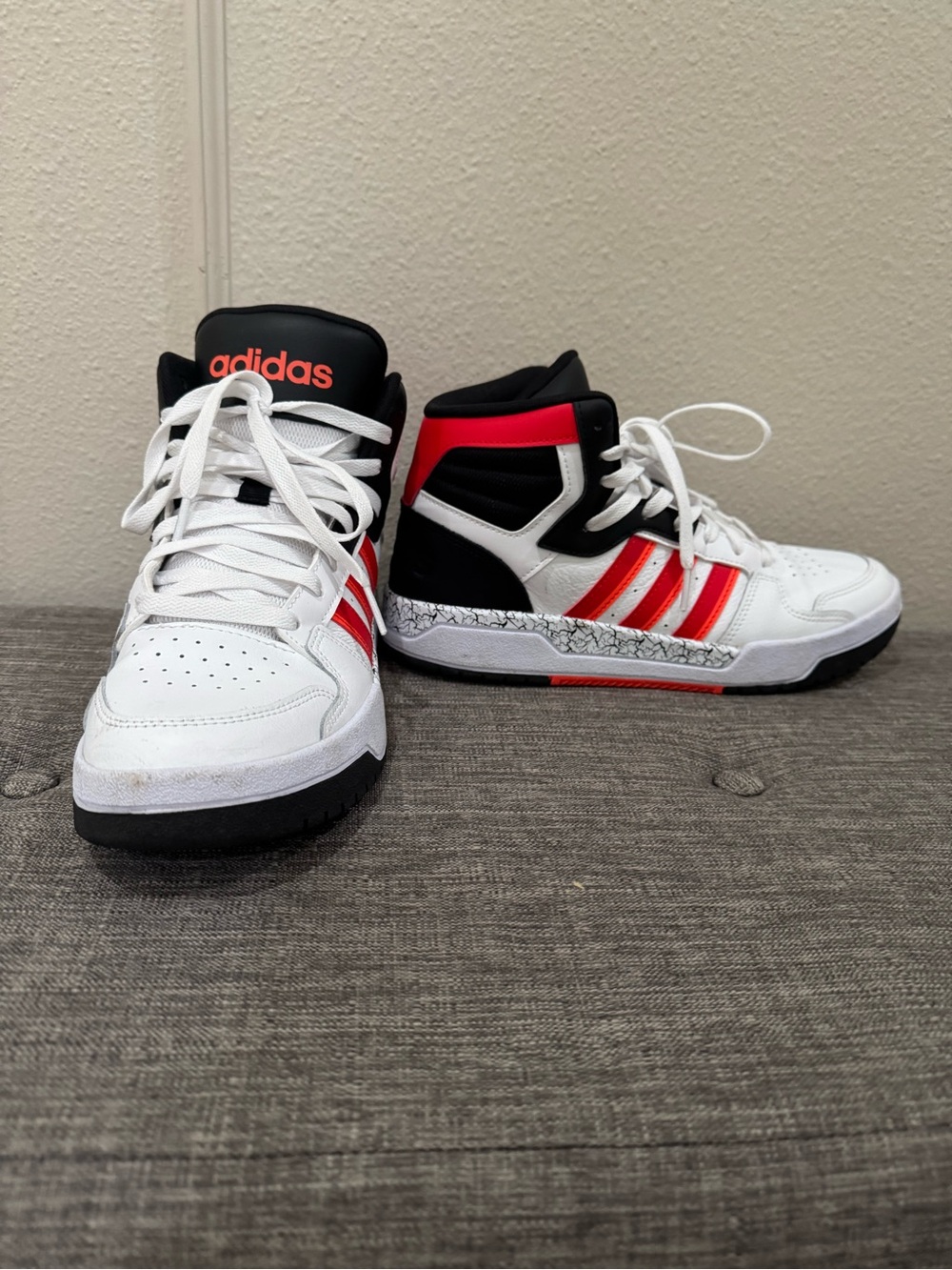adidas men’s  High-Top Sneakers in White, Red & Black size 8.5